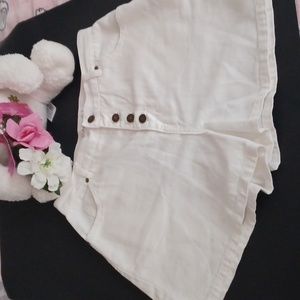 DAISY HOME White short pack on the back, good condition size L, Daisy Home